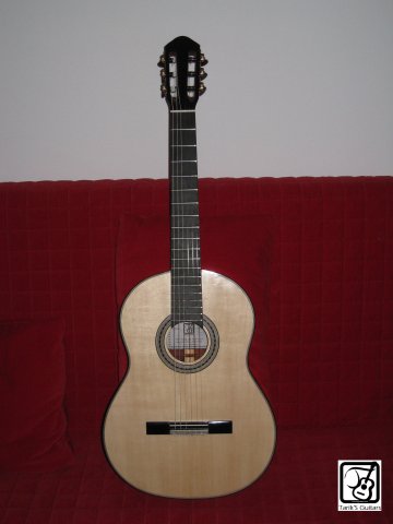 Padauk Classical guitar 01
