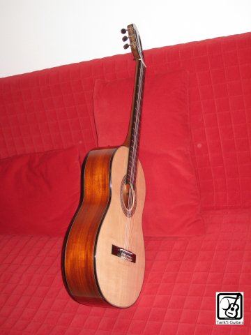 Padauk Classical guitar 02