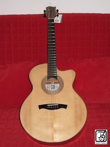 Ovangol Small Jumbo guitar 01